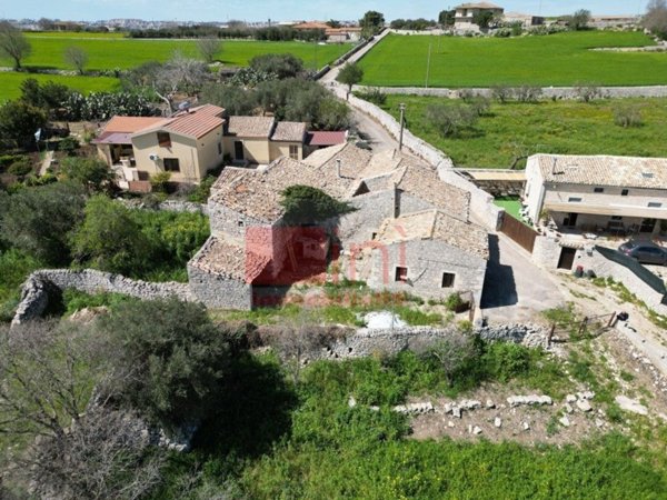 casa indipendente in vendita a Modica
