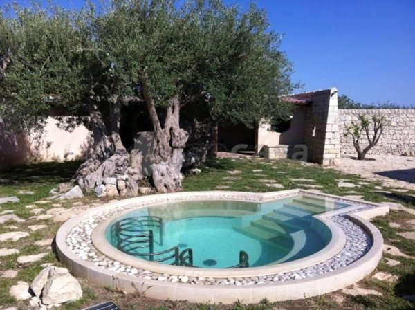 casa indipendente in vendita a Modica