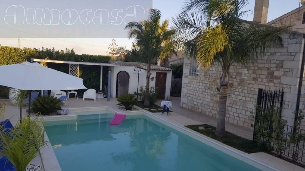 casa indipendente in vendita a Modica