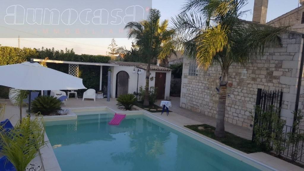 casa indipendente in vendita a Modica