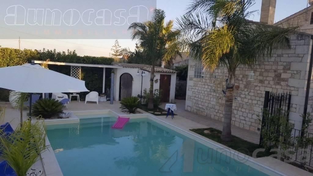 casa indipendente in vendita a Modica