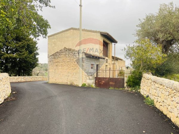 casa indipendente in vendita a Modica in zona Frigintini