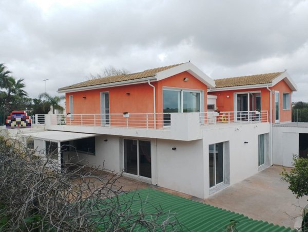 casa indipendente in vendita a Modica
