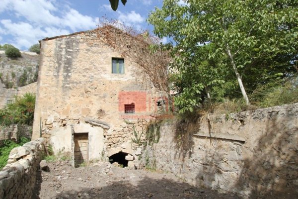 casa indipendente in vendita a Modica