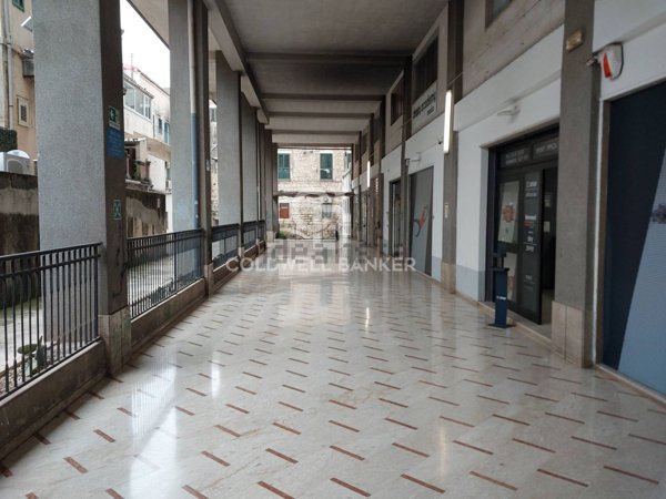 locale commerciale in vendita a Modica in zona Modica Bassa