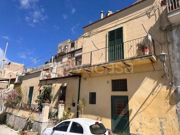 casa indipendente in vendita a Modica in zona Modica Bassa