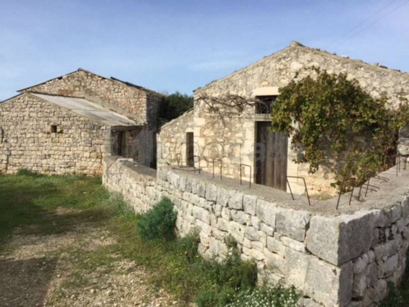 casa indipendente in vendita a Modica