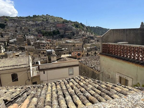 casa indipendente in vendita a Modica in zona Modica Alta
