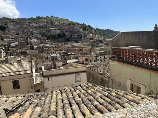 casa indipendente in vendita a Modica in zona Modica Alta