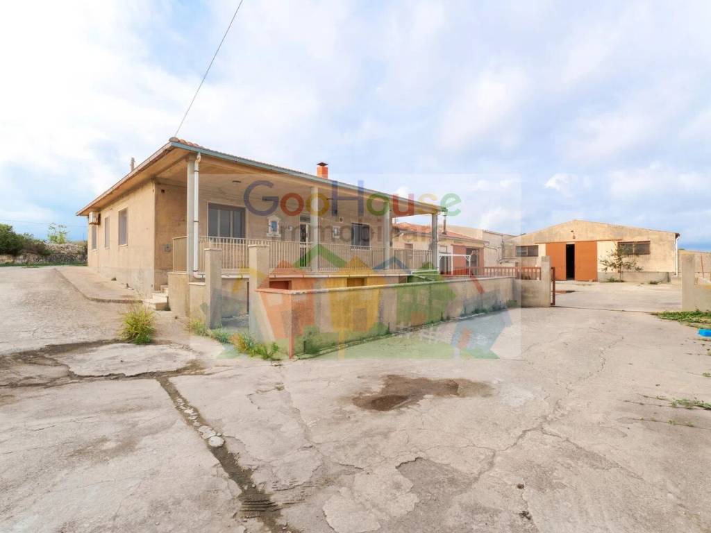 casa indipendente in vendita a Modica