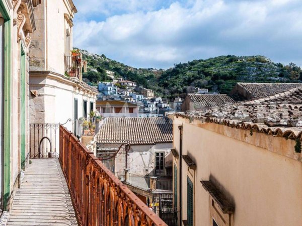 intera palazzina in vendita a Modica in zona Modica Bassa