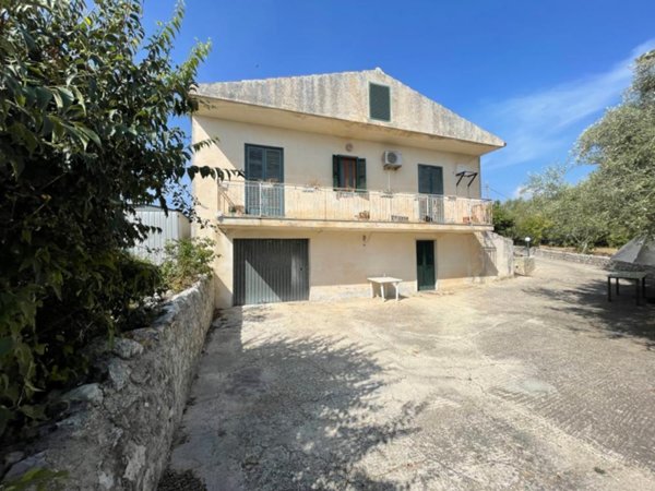 casa indipendente in vendita a Modica