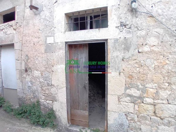 casa indipendente in vendita a Modica in zona Modica Bassa