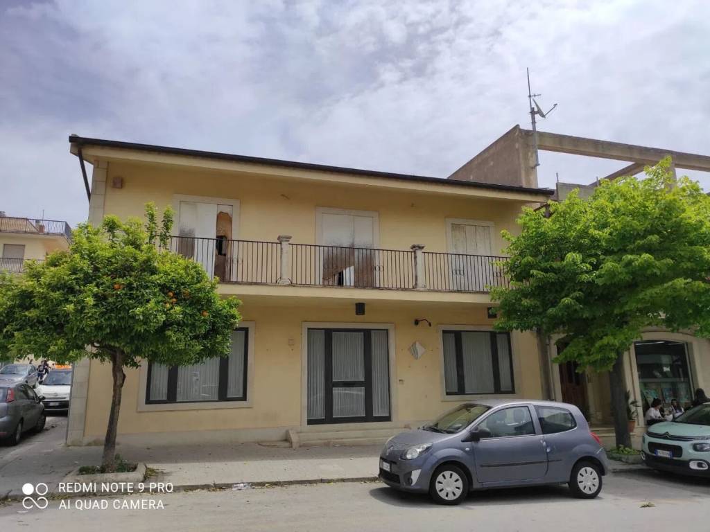 intera palazzina in vendita a Modica in zona Modica Alta