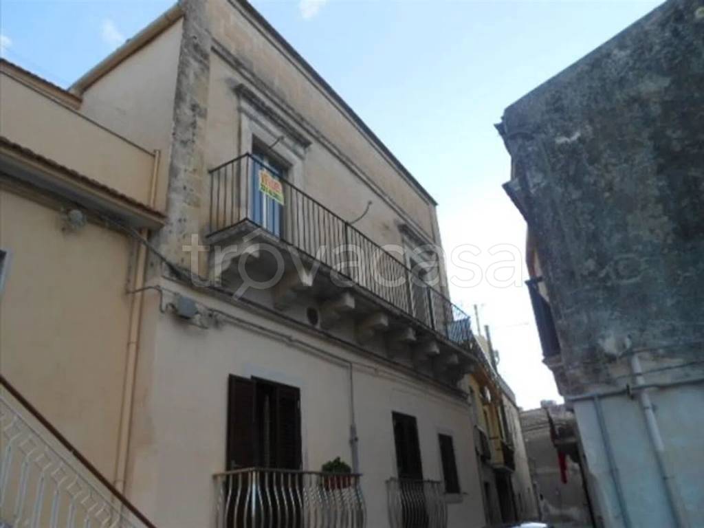 casa indipendente in vendita a Modica