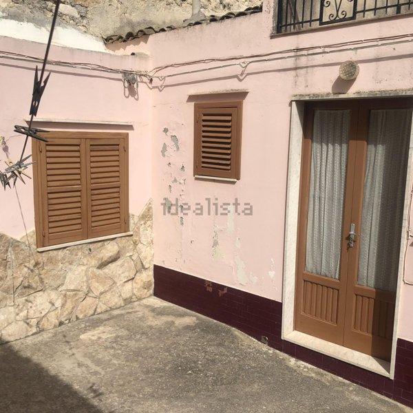 casa indipendente in vendita a Modica