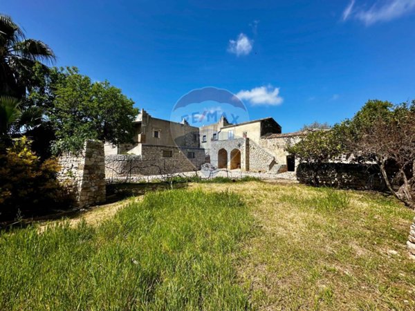 casa indipendente in vendita a Modica