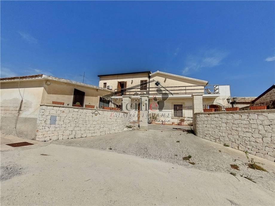 casa indipendente in vendita a Modica in zona Frigintini