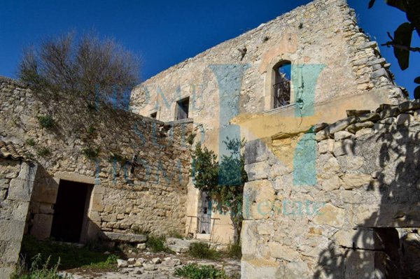 casa indipendente in vendita a Modica