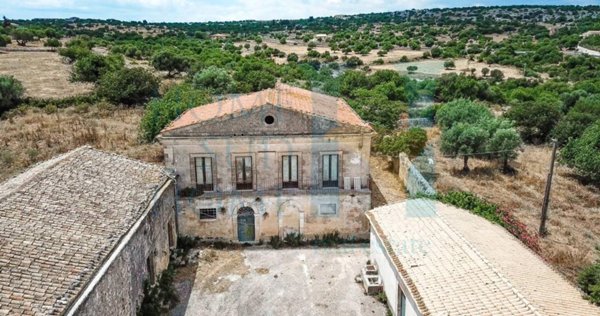 casa indipendente in vendita a Modica