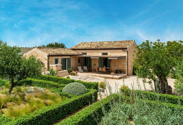 casa indipendente in vendita a Modica