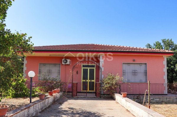 casa indipendente in vendita a Modica