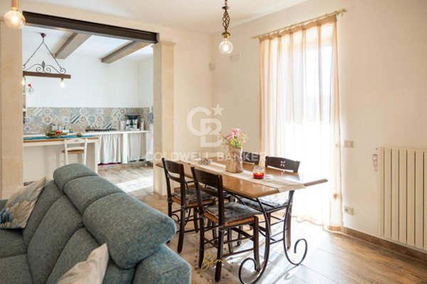 casa indipendente in vendita a Modica