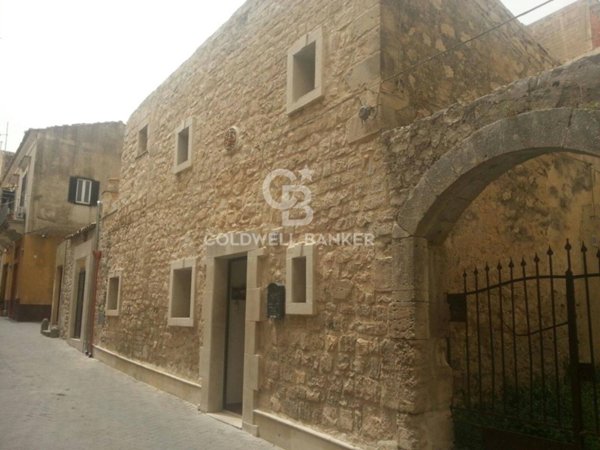 casa indipendente in vendita a Modica in zona Modica Alta