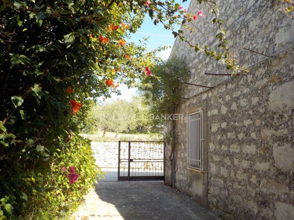 casa indipendente in vendita a Modica