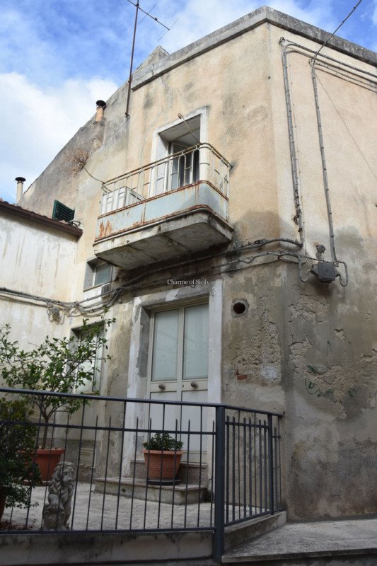 casa indipendente in vendita a Modica in zona Modica Alta