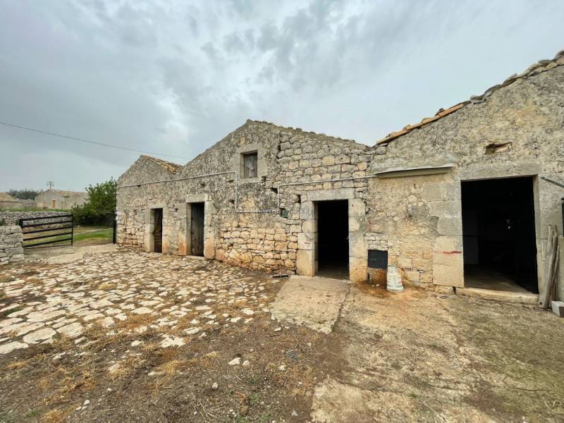 casa indipendente in vendita a Modica