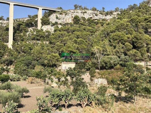 casa indipendente in vendita a Modica in zona Modica Bassa