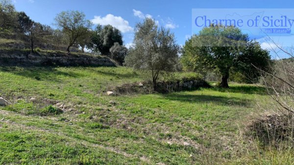 casa indipendente in vendita a Modica