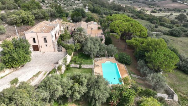 casa indipendente in vendita a Modica in zona Modica Alta