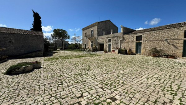 villa in vendita a Modica in zona Frigintini