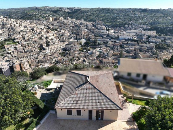 casa indipendente in vendita a Modica