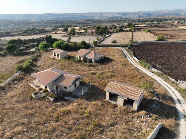 casa indipendente in vendita a Modica