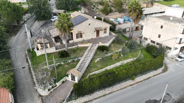 casa indipendente in vendita a Modica in zona Modica Alta