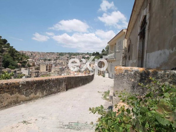 casa indipendente in vendita a Modica in zona Modica Bassa
