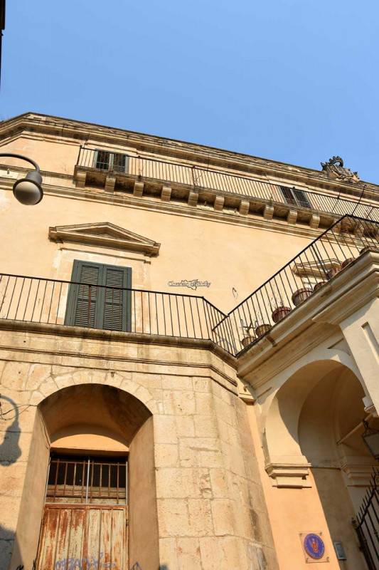 intera palazzina in vendita a Modica in zona Modica Bassa