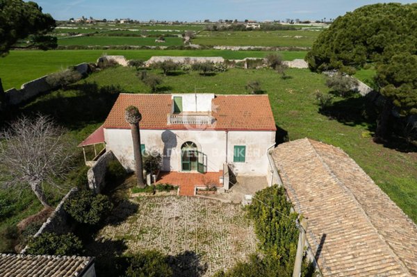 casa indipendente in vendita a Modica