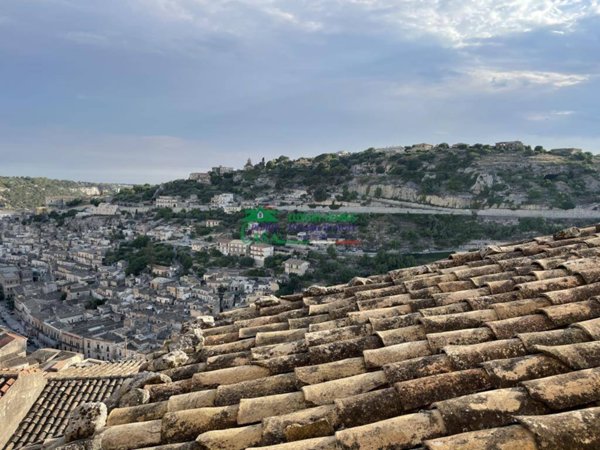 casa indipendente in vendita a Modica in zona Modica Alta