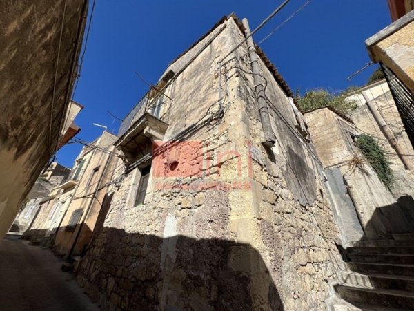 casa indipendente in vendita a Modica