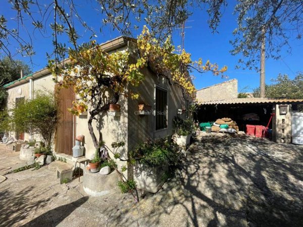 casa indipendente in vendita a Modica in zona Frigintini