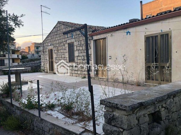 pentavano in vendita a Modica in zona Frigintini