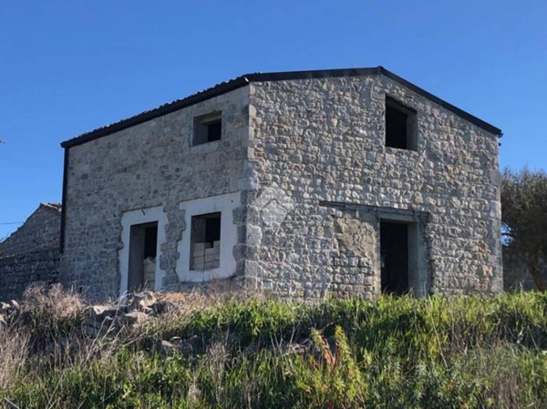casa indipendente in vendita a Modica