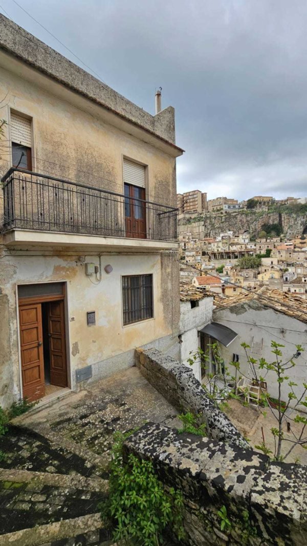 casa indipendente in vendita a Modica in zona Modica Bassa