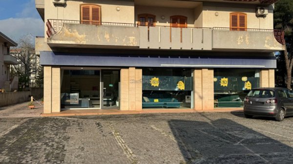 negozio in vendita a Modica in zona Sacro Cuore