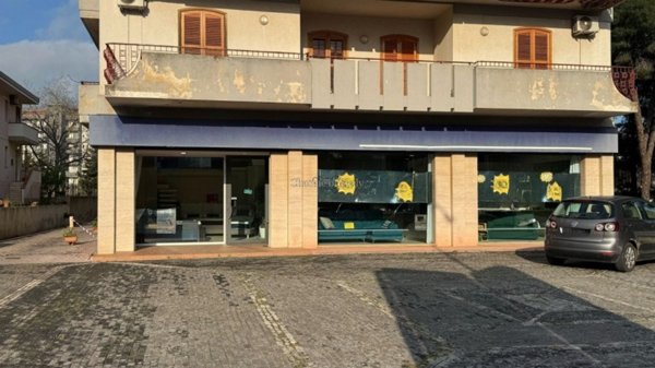negozio in vendita a Modica in zona Sacro Cuore