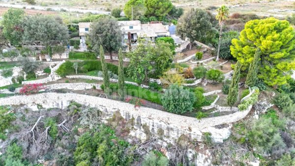 casa indipendente in vendita a Modica